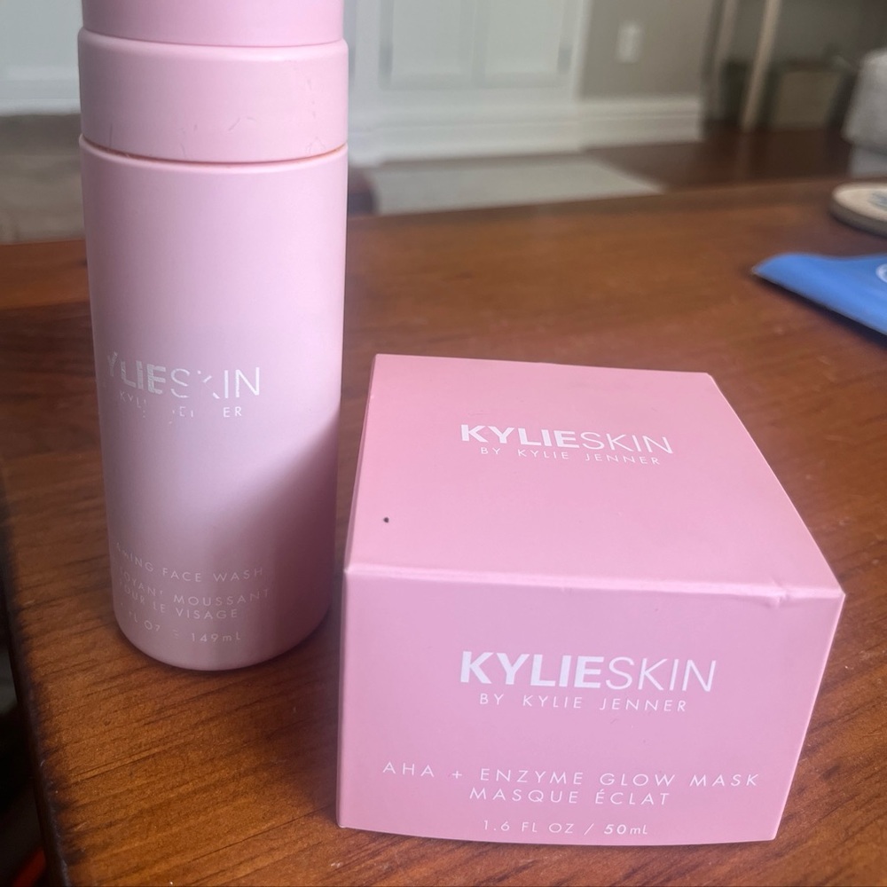 KYLIE glow mask & foaming cleanser